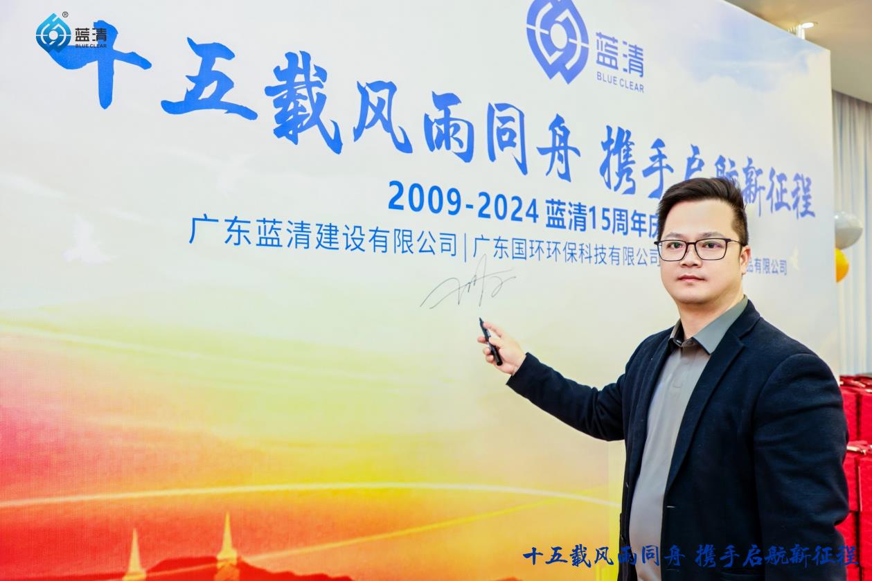 一航司不再强制要求空姐盘发：马尾辫空姐惊艳乘客